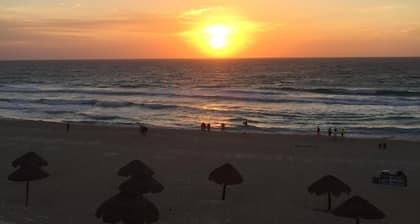 Beautiful 2 Bedroom Flat. Conveniently Located!