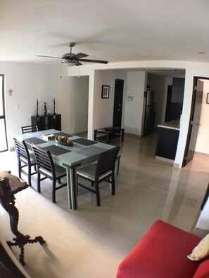 Dining - Beautiful 2 Bedroom Flat. Conveniently Located! (Cancun)