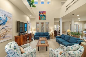 Een televisie, een dvd-speler, boeken en een stereo