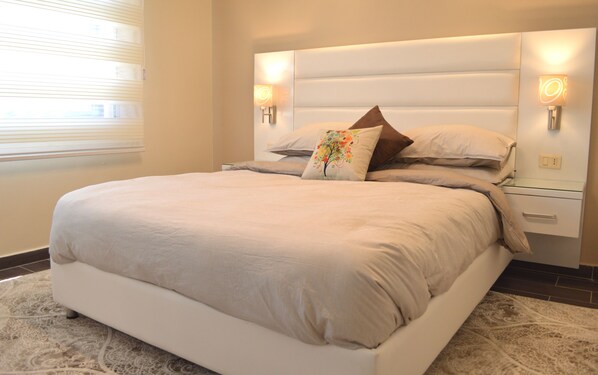 2 عدّة غرف نوم ومكواة/لوح كي وواي فاي مجانًا وملاءات أسرّة