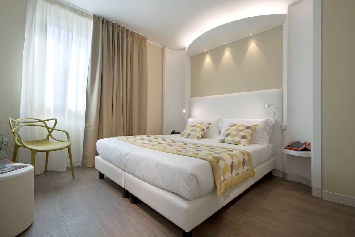 minibar, in-room safe, individually furnished, desk