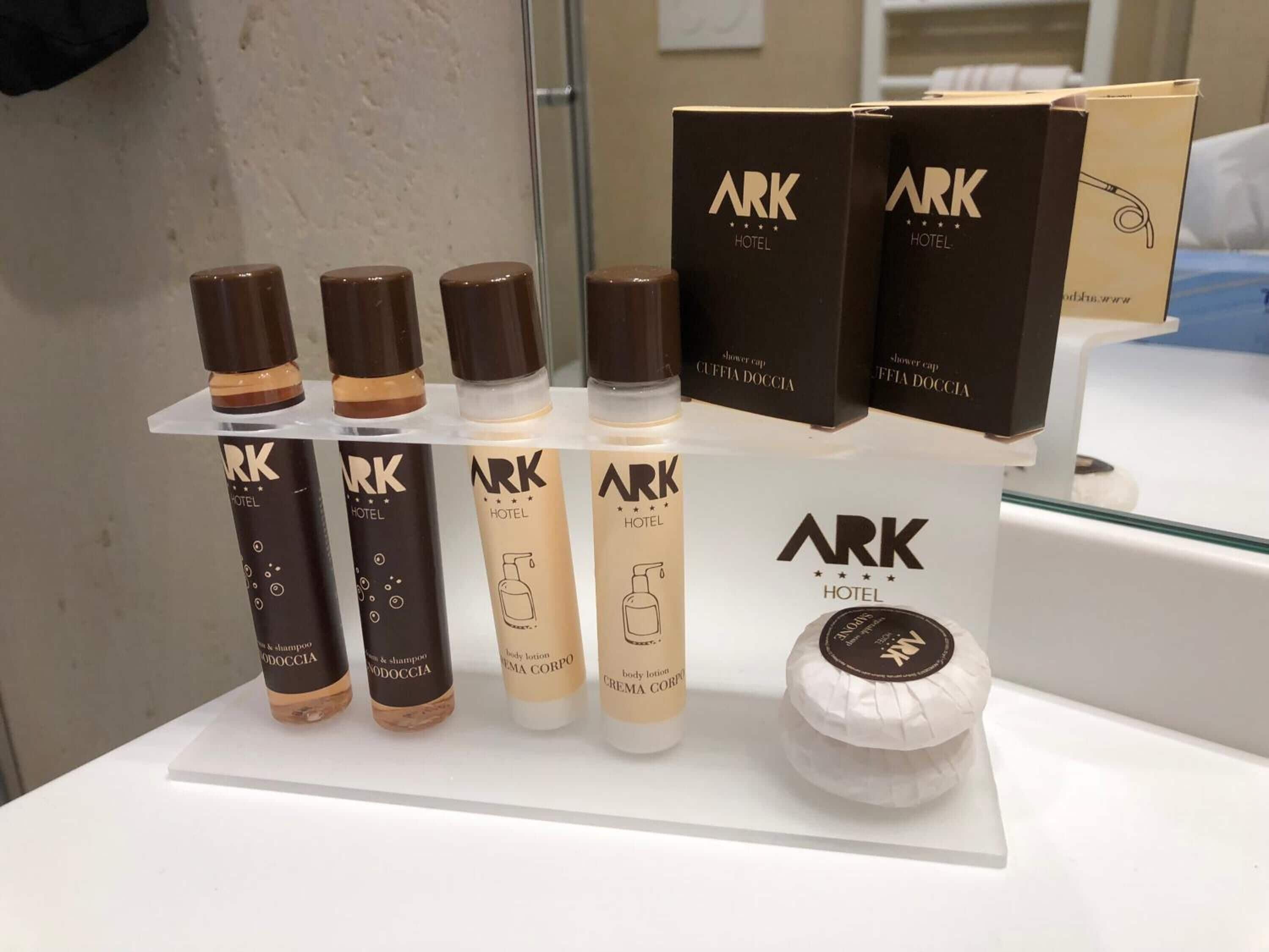 shower, rainfall showerhead, free toiletries, bidet