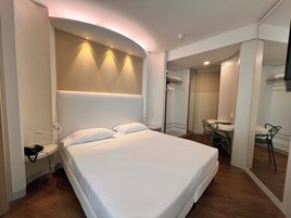 Superior Double or Twin Room, 1 Bedroom | Minibar, in-room safe, individually furnished, desk