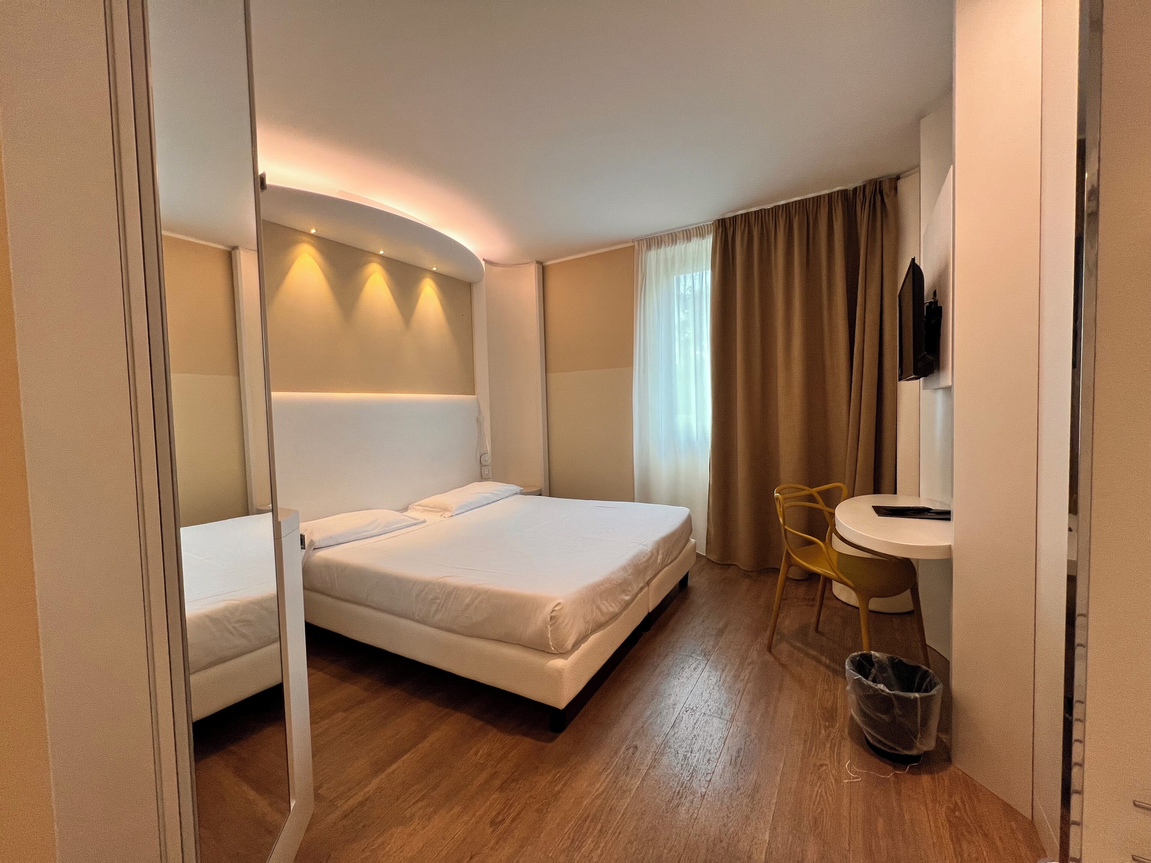 superior double or twin room, 1 bedroom | minibar, in-room safe, individually furnished, desk