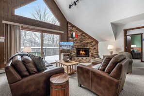 Smart TV, fireplace