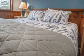 5 bedrooms, desk, free WiFi, bed sheets