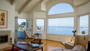 Fernseher, Kamin, Arbeitsbereiche