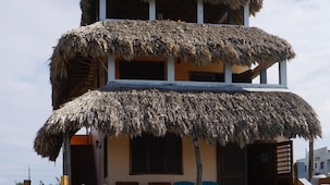 Pirate Villas - PRIVATE SUNDECK with PLUNGE POOL - San Pedro | Vrbo