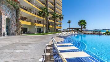 Een verwarmd zwembad