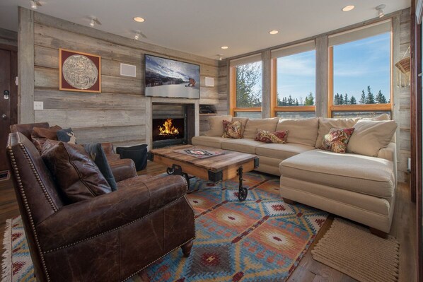 Flat-screen TV, fireplace