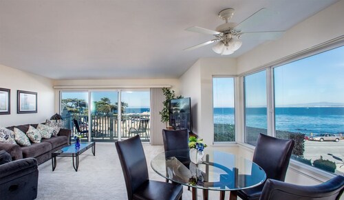 Lover's Point 6 - Pacific Grove Townhome - Oceanfront Lovers Point