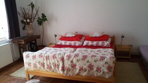 2 bedrooms, bed sheets, wheelchair access