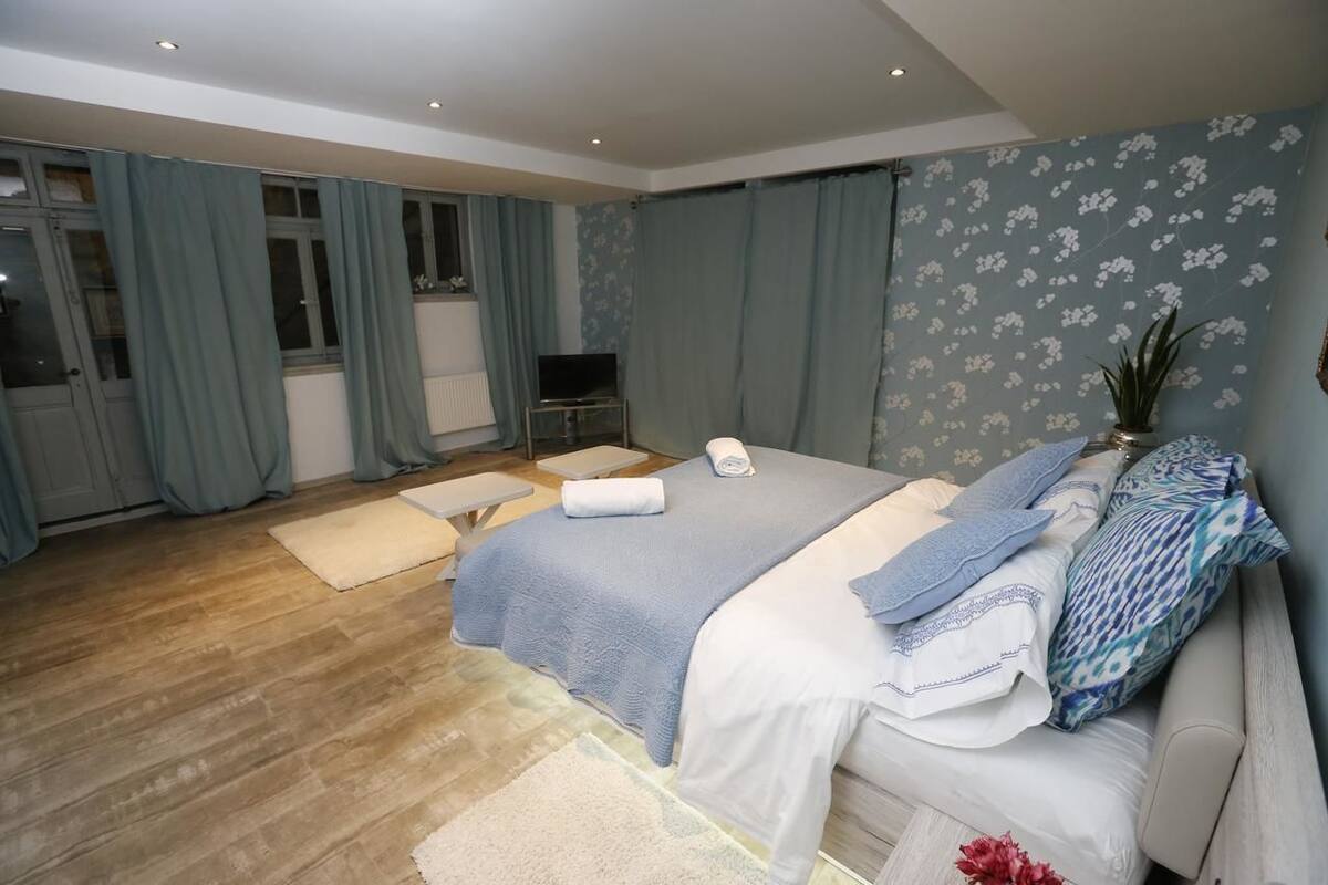 Basic Apartment, Lake View | Iron/ironing board, WiFi (free)