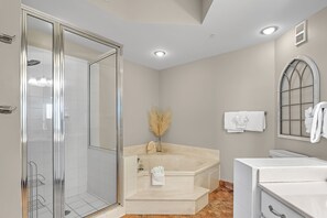 Shower, towels - Gulf Front Gem!!! Great Views and fun times! (Orange Beach)