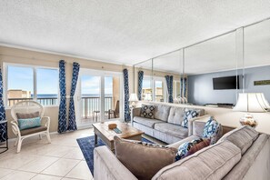 TV, DVD player, video library - 709- Top floor, Updated Condo with Spectacular Views and FREE Beach Service (Destin)