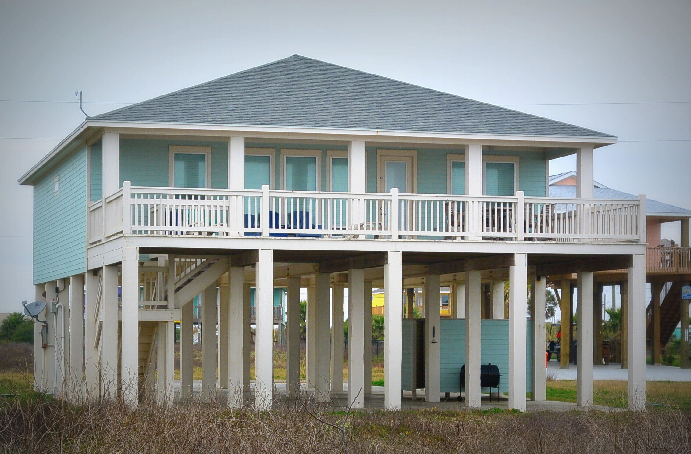 Surf and Sand - Beachfront, exceptional views and easy beach access!!