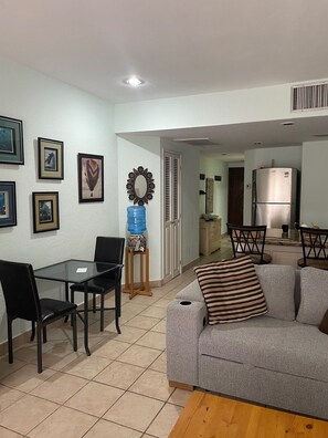 TV, lettore DVD, impianto stereo