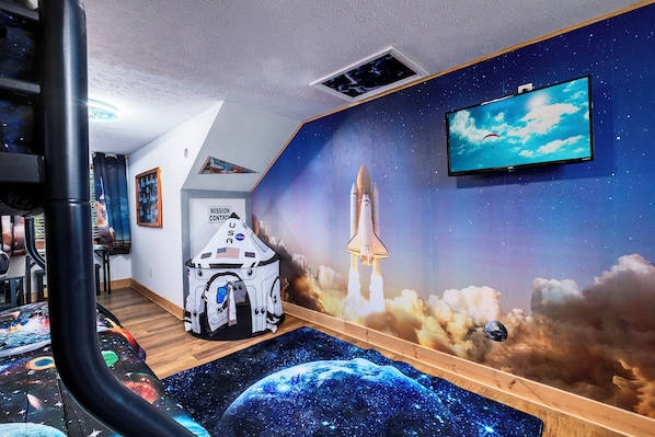 9 bedrooms, iron/ironing board, free WiFi, bed sheets