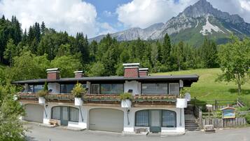 Apartment (Type 2, excl. 75 EUR cleaning fee per stay) | Mountain view