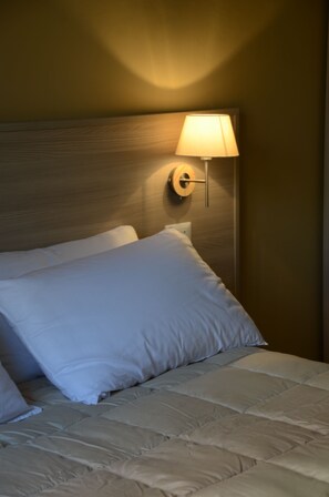 Double or Twin Room, Shared Bathroom | Minibar, in-room safe, desk, cots/infant beds - Kaliè Rooms - Guesthouse (Cagliari)