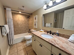 Combined shower/bathtub, hair dryer, towels
