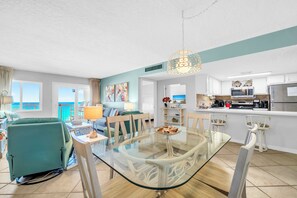 Dining - 702 -Breathtaking sunrises & Ocean views, includes Free Beach Service (Destin)