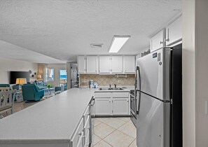 Fridge, microwave, oven, stovetop - 702 -Breathtaking sunrises & Ocean views, includes Free Beach Service (Destin)
