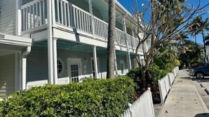 Exterior - Truman Annex Gem Shipyard 2BR C  Walk to Beach & Bars, Best of Old Town (Key West)