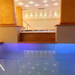 Bagno turco/hammam, aromaterapia, massaggi con le pietre calde