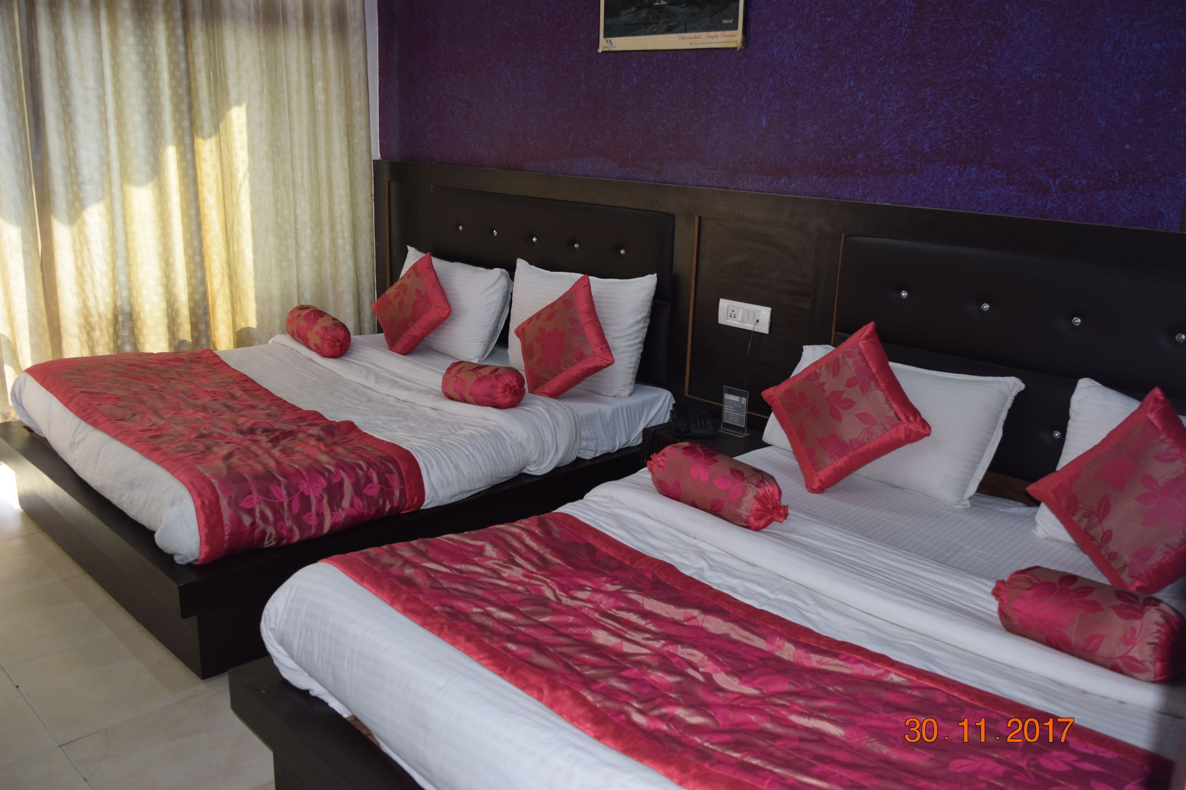 Deluxe Quadruple Room, Smoking | Desk, soundproofing, iron/ironing board, free WiFi