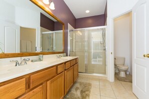 Hårføner og håndklær