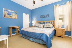 4 bedrooms, iron/ironing board, WiFi, bed sheets - Stunning Golf Community Villa with Pool, Spa, and Near Attractions (Davenport)