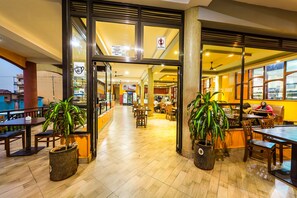 Property entrance - Igar Plaza Hotel (Jinja)