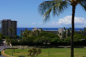 Golf - Fabulous Views from Spacious Top Floor Villa (Lahaina)