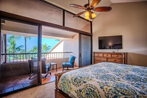 Room - Fabulous Views from Spacious Top Floor Villa (Lahaina)