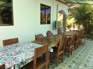 Tempat makan luar