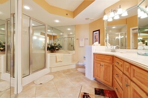 Shower, towels - Spactacular Sunsets from this Gulf Front Condo (Orange Beach)