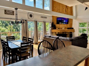 Interior - Dogs welcome, hot tub, pool table, Gatlinburg! (Gatlinburg)