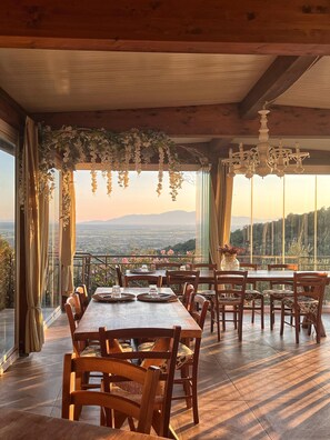 Breakfast, lunch, dinner served; local cuisine  - Aura Toscana Boutique (Monsummano Terme)