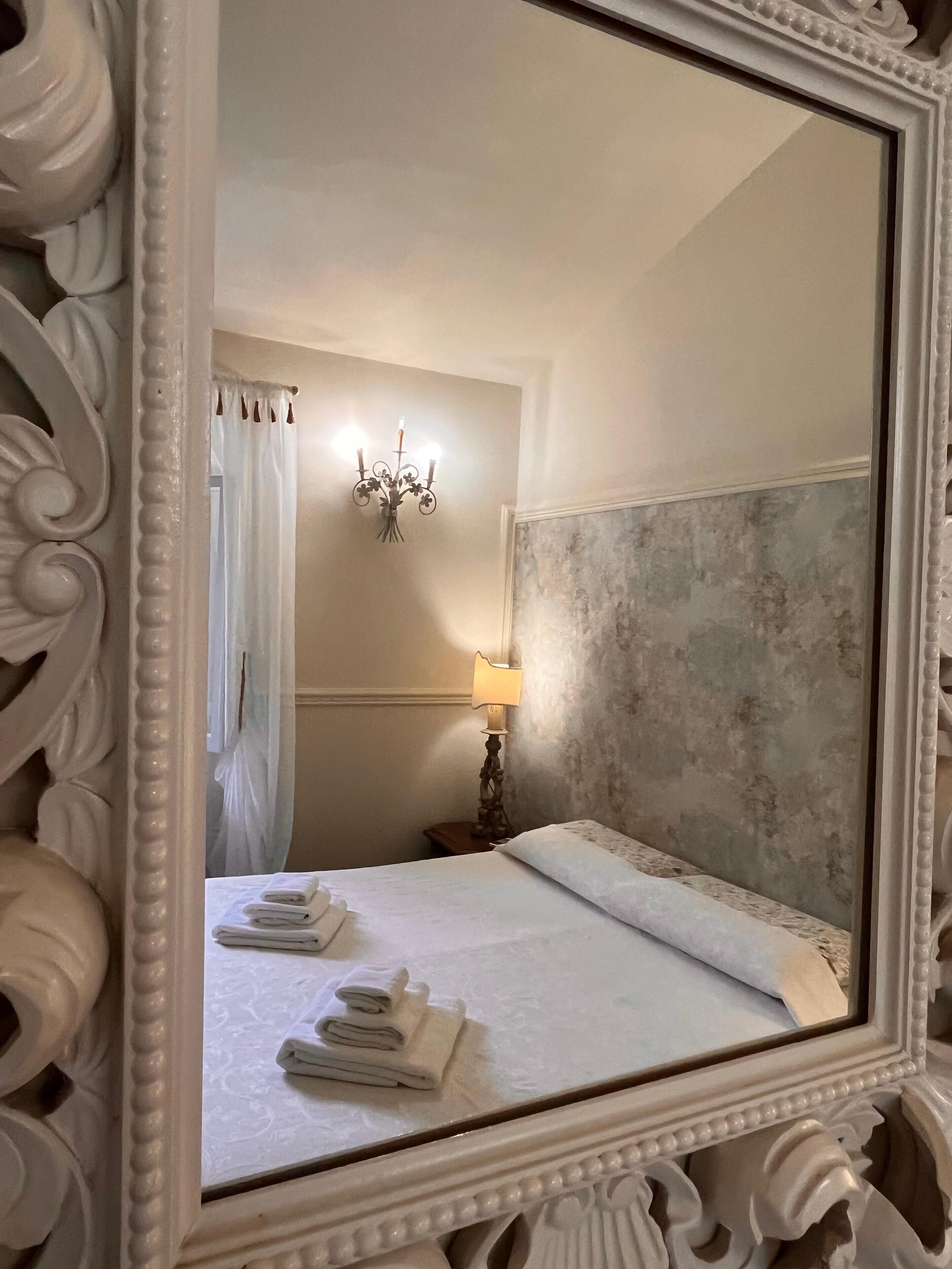 Double Room | Desk, free WiFi, bed sheets