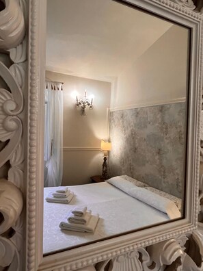 Double Room | Desk, free WiFi, bed sheets