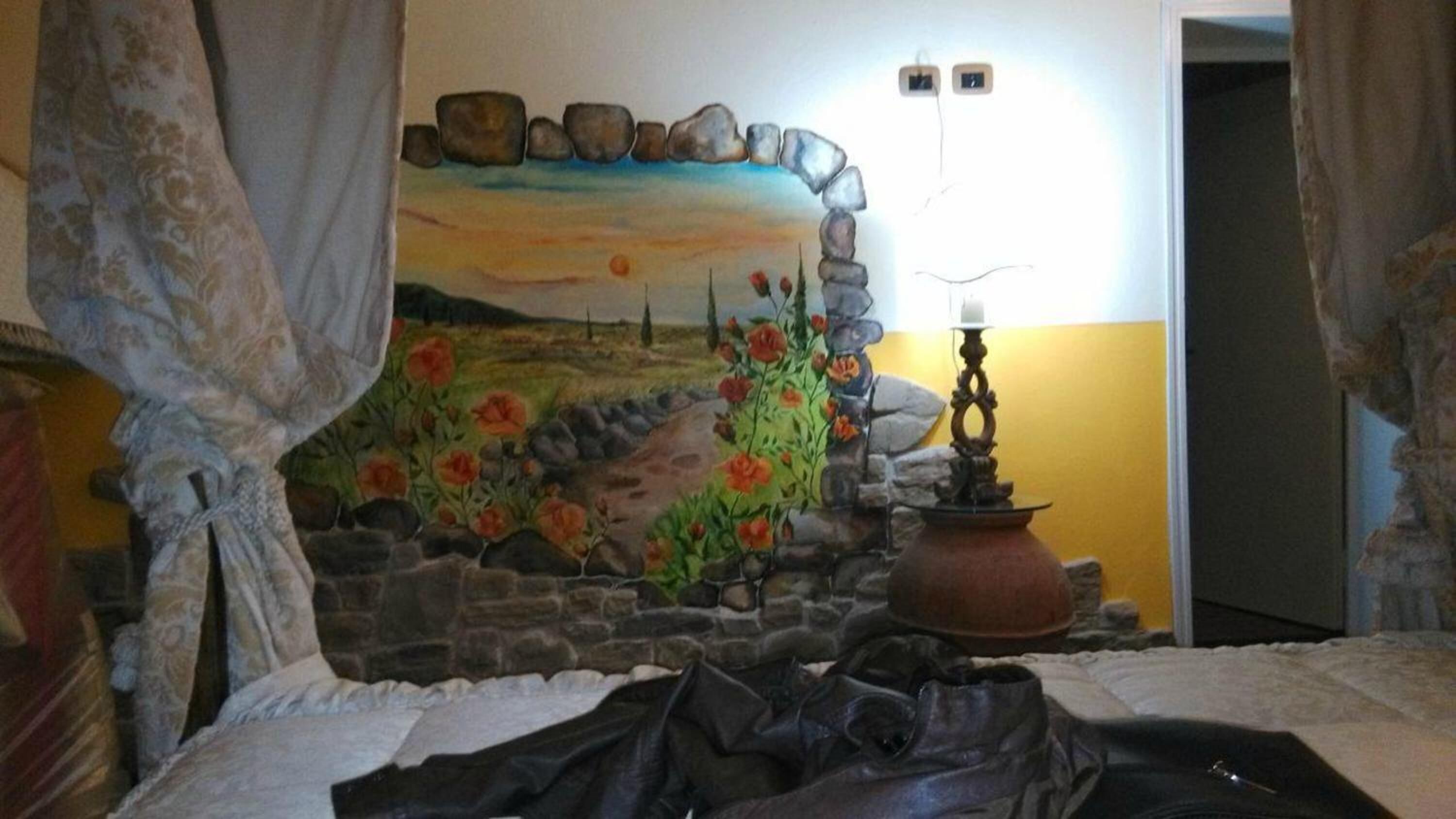 desk, free wifi, bed sheets, wheelchair access