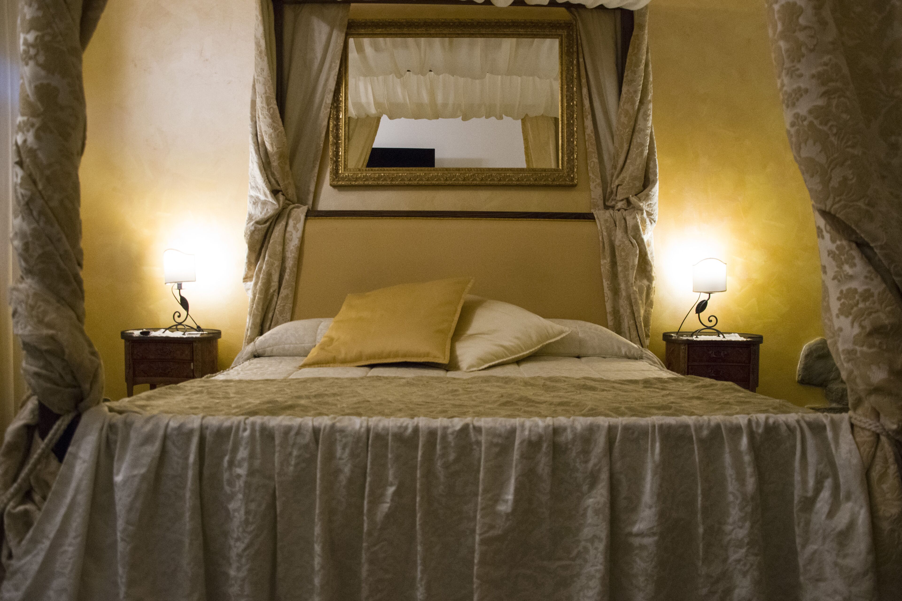 double room | desk, free wifi, bed sheets, wheelchair access