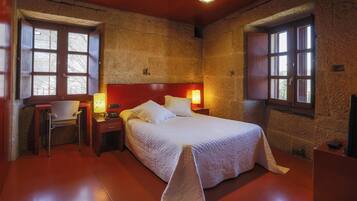 Desk, blackout drapes, free WiFi, bed sheets