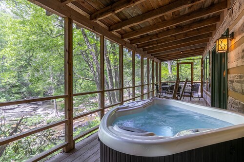 Paradise Found - Newly updated cabin on the River with Hot Tub, screened in porch