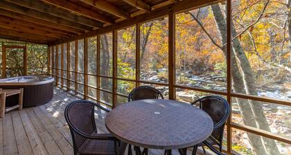 Un paraíso encontrado: pintoresca cabaña en el río con jacuzzi, porche, que admite mascotas.