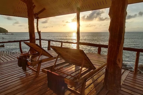 Big Bungalow Seafront | Balcony