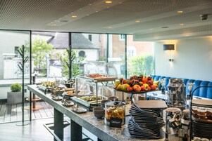 Daily continental breakfast (EUR 34.80 per person)