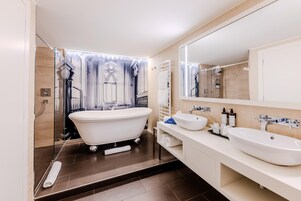 Suite (free standing tub) | Bathroom | Free toiletries, hair dryer, bathrobes, slippers