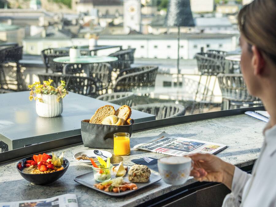 Daily continental breakfast (EUR 34.80 per person)